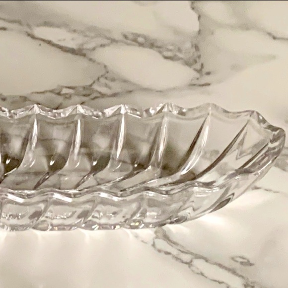 3/$45 ⭐️ Fifth Avenue Crystal Portico Olive Tray 10” Dish Ribbed Elegant NEW - Picture 2 of 6